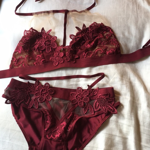 Floral Lingerie Set - Picture 1 of 5